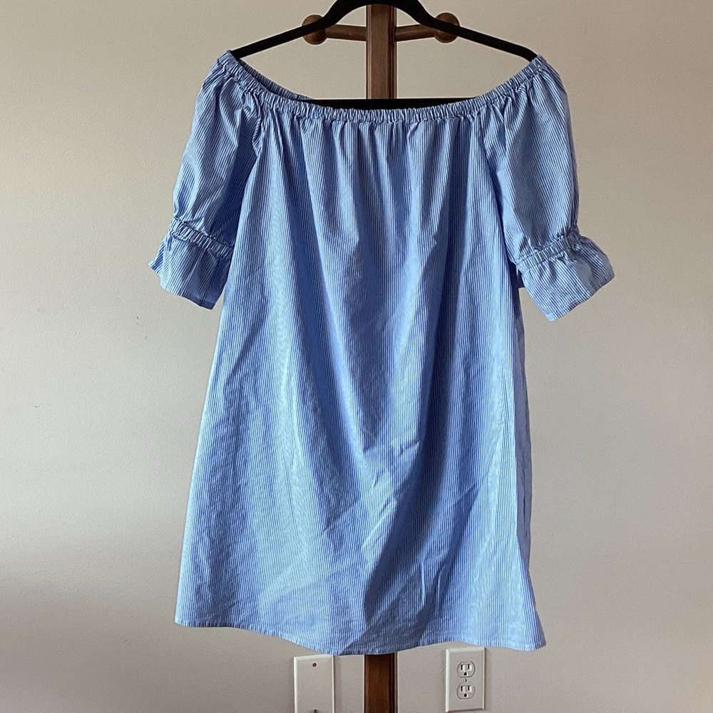 Very cute 1.State off the shoulders dress.